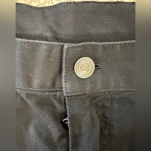 Fabletics Men's Black Shorts Size 36 - Picture 7 of 8